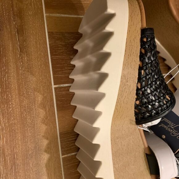 NWB Universal Thread Alba Sandals Black   - Picture 8 of 11